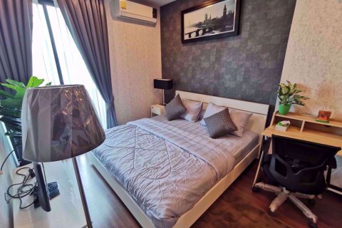 Condominio de 1 dormitorio en Huai Khwang, Bangkok, Tailandia № 76769 - foto 2