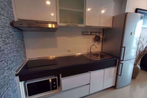Condominio de 1 dormitorio en Huai Khwang, Bangkok, Tailandia № 76769 - foto 13