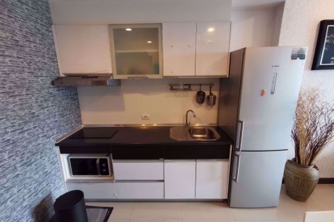 Condominio de 1 dormitorio en Huai Khwang, Bangkok, Tailandia № 76769 - foto 12