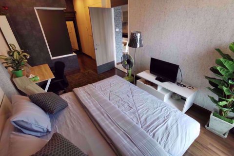 Condominio de 1 dormitorio en Huai Khwang, Bangkok, Tailandia № 76769 - foto 3