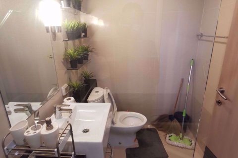 Condominio de 1 dormitorio en Huai Khwang, Bangkok, Tailandia № 76769 - foto 15