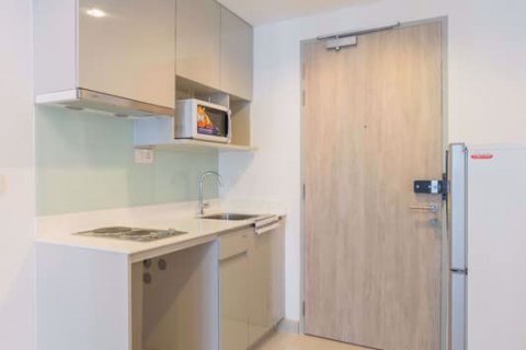 Condominio de 1 dormitorio en Huai Khwang, Bangkok, Tailandia № 76773 - foto 4
