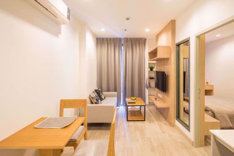 Condominio de 1 dormitorio en Huai Khwang, Bangkok, Tailandia № 76773 - foto 2