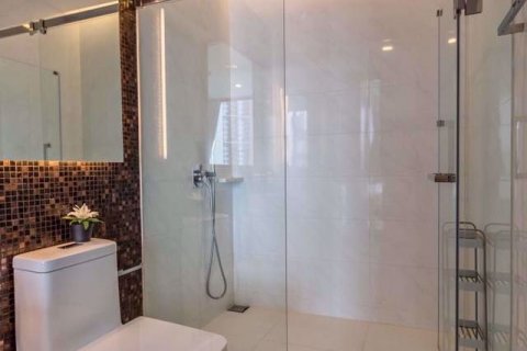 Condominio de 2 dormitorios en Khlong Toei, Bangkok, Tailandia № 76771 - foto 16