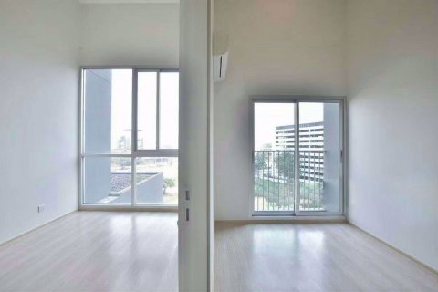 Condominio de 1 dormitorio en Huai Khwang, Bangkok, Tailandia № 76452 - foto 4