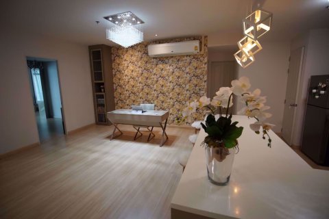 Condominio de 2 dormitorios en Khlong San, Bangkok, Tailandia № 76645 - foto 7