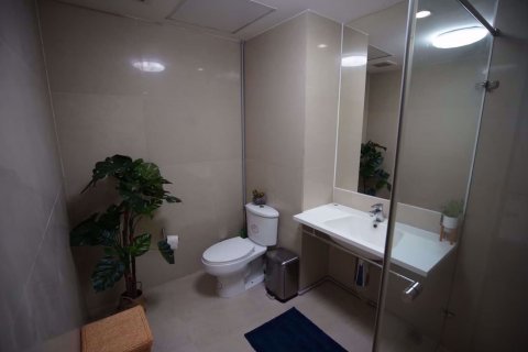 Condominio de 2 dormitorios en Khlong San, Bangkok, Tailandia № 76645 - foto 15