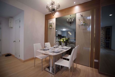 Condominio de 2 dormitorios en Khlong San, Bangkok, Tailandia № 76645 - foto 4