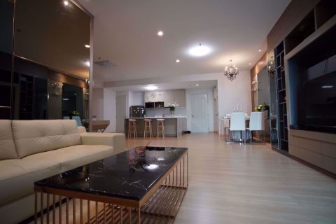 Condominio de 2 dormitorios en Khlong San, Bangkok, Tailandia № 76645 - foto 2