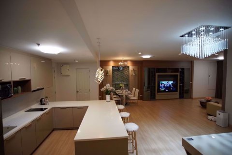 Condominio de 2 dormitorios en Khlong San, Bangkok, Tailandia № 76645 - foto 10