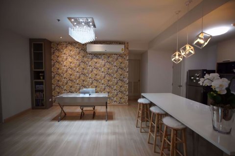 Condominio de 2 dormitorios en Khlong San, Bangkok, Tailandia № 76645 - foto 6