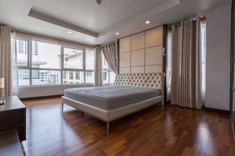 Condominio de 3 dormitorios en Watthana, Bangkok, Tailandia № 76647 - foto 12