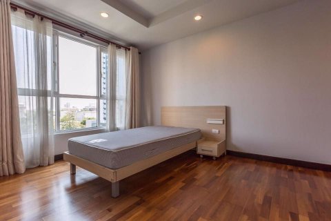 Condominio de 3 dormitorios en Watthana, Bangkok, Tailandia № 76647 - foto 30