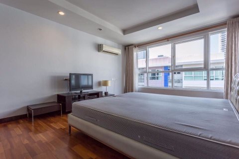 Condominio de 3 dormitorios en Watthana, Bangkok, Tailandia № 76647 - foto 15