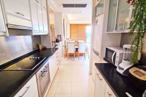 Condominio de 2 dormitorios en Khlong Toei, Bangkok, Tailandia № 76665 - foto 10