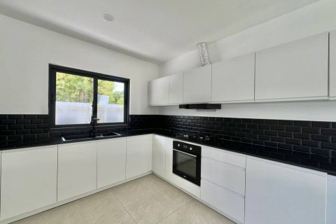 Chalet de 3 dormitorios en Surat Thani, Tailandia № 144591 - foto 9