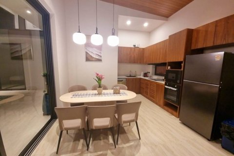 Chalet de 4 dormitorios en Surat Thani, Tailandia № 144595 - foto 8