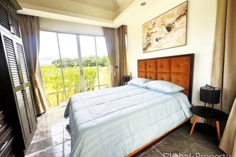 Casa de 4 dormitorios en Pattaya, Tailandia № 132327 - foto 10