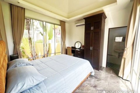 Casa de 4 dormitorios en Pattaya, Tailandia № 132327 - foto 8