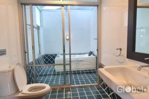 Casa de 4 dormitorios en Pattaya, Tailandia № 132327 - foto 11