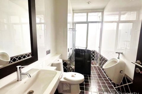 Casa de 4 dormitorios en Pattaya, Tailandia № 132327 - foto 9