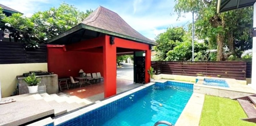 Casa de 4 dormitorios en Pattaya, Tailandia № 132327