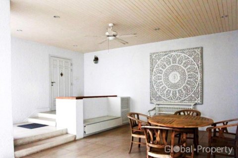Condominio de 1 dormitorio en Pattaya, Tailandia № 132330 - foto 10