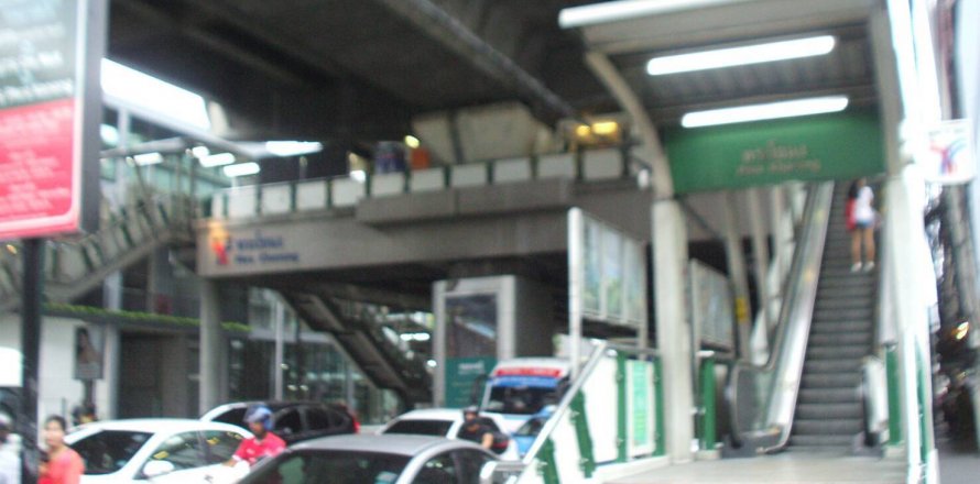 Adosado de 4 dormitorios en Bangkok, Tailandia № 143505