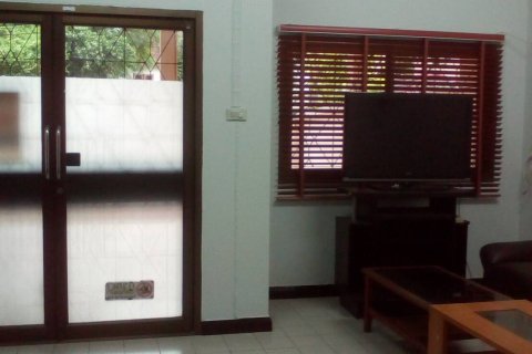 Adosado de 4 dormitorios en Bangkok, Tailandia № 143505 - foto 2