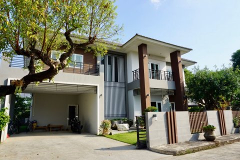 Haus in Chiang Mai, Thailand 4 Schlafzimmer № 82024