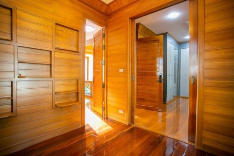 Casa de 3 dormitorios en Bangkok, Tailandia № 78619 - foto 11