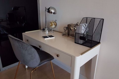 Condo à Bang Rak, Bangkok, Thaïlande, 1 chambre  № 76079 - photo 12