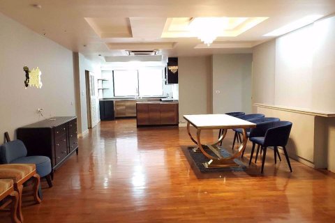 Condominio de 3 dormitorios en Khlong Toei, Bangkok, Tailandia № 76418 - foto 2
