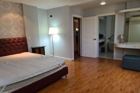 Condominio de 3 dormitorios en Khlong Toei, Bangkok, Tailandia № 76418 - foto 17