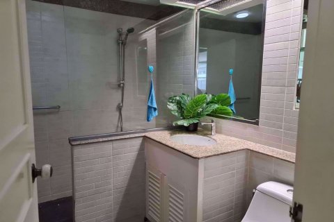 Condominio de 3 dormitorios en Khlong Toei, Bangkok, Tailandia № 76418 - foto 14