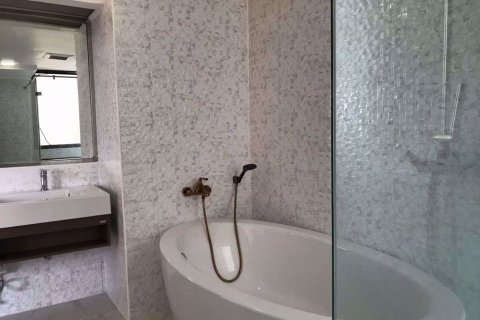 Condominio de 3 dormitorios en Khlong Toei, Bangkok, Tailandia № 76418 - foto 12