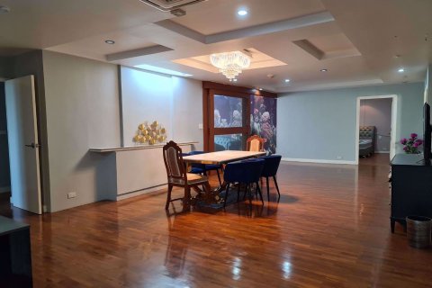 Condominio de 3 dormitorios en Khlong Toei, Bangkok, Tailandia № 76418 - foto 4