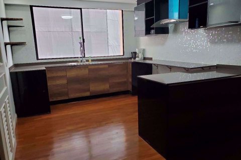 Condominio de 3 dormitorios en Khlong Toei, Bangkok, Tailandia № 76418 - foto 8