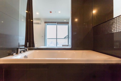 Condominio de 1 dormitorio en Khlong Toei, Bangkok, Tailandia № 76417 - foto 11