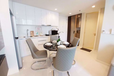 Condo à Sathon, Bangkok, Thaïlande, 2 chambres № 76419 - photo 2
