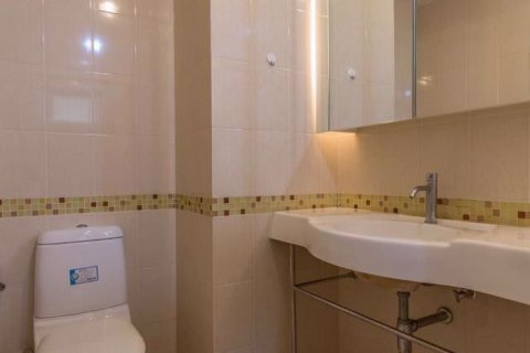 Condominio de 2 dormitorios en Chatuchak, Bangkok, Tailandia № 76436 - foto 13