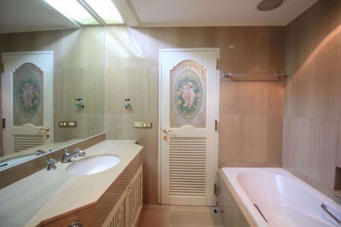 Condominio de 3 dormitorios en Pathum Wan, Bangkok, Tailandia № 76525 - foto 13