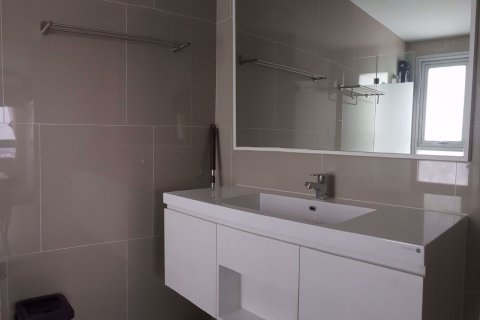 Condominio de 2 dormitorios en Bang Sue, Bangkok, Tailandia № 76530 - foto 15
