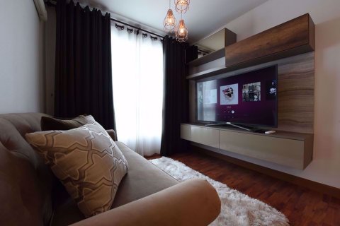 Condominio de 2 dormitorios en Bang Kapi, Bangkok, Tailandia № 76526 - foto 2