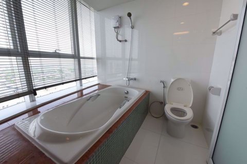 Condominio de 2 dormitorios en Bang Kapi, Bangkok, Tailandia № 76526 - foto 10