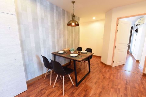 Condominio de 2 dormitorios en Bang Kapi, Bangkok, Tailandia № 76526 - foto 4