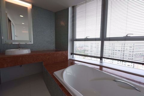Condominio de 2 dormitorios en Bang Kapi, Bangkok, Tailandia № 76526 - foto 12