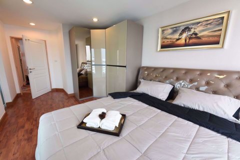 Condominio de 2 dormitorios en Bang Kapi, Bangkok, Tailandia № 76526 - foto 9