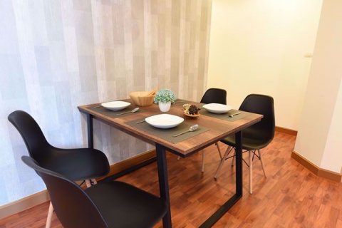 Condominio de 2 dormitorios en Bang Kapi, Bangkok, Tailandia № 76526 - foto 3