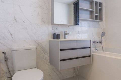 Condominio de 2 dormitorios en Watthana, Bangkok, Tailandia № 76524 - foto 17
